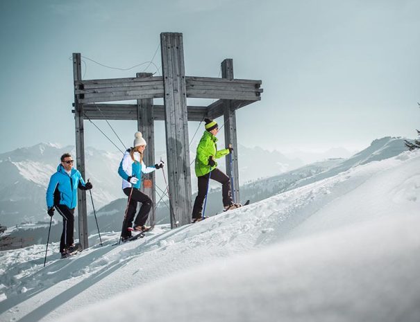 schneeschuhwandern-winterurlaub